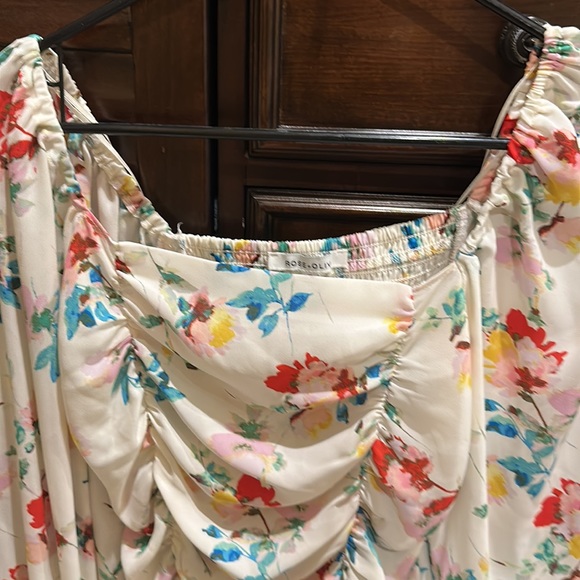 Beautiful Floral Blouse - Picture 2 of 3